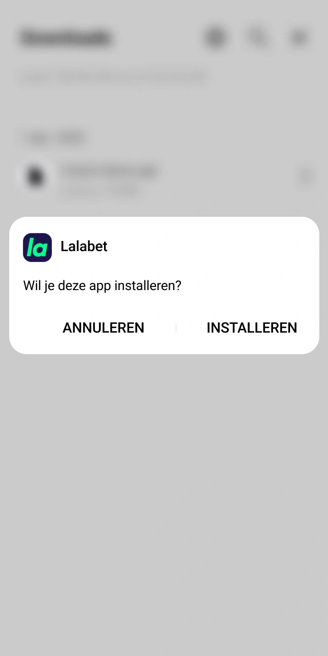 Voltooien van het installatieproces van de Lalabet applicatie op uw mobiele apparaat.